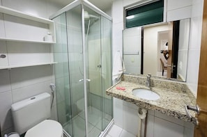 Basic Apartment | Bathroom - Maison Escorel - LikeHome Hospedagens (Joao Pessoa)