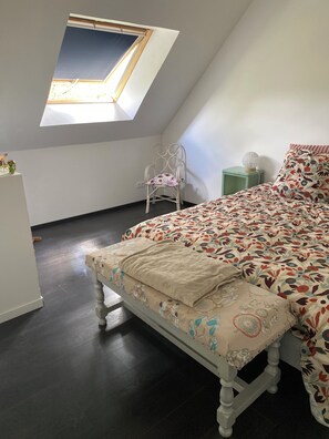 1 bedroom, WiFi, bed sheets - Gîte le jardin secret (Continvoir)