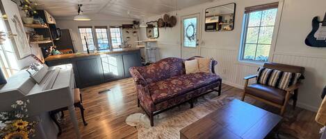 Smart-TV, DVD-Player, Bücher