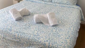 3 camere, una scrivania, Wi-Fi gratuito, lenzuola