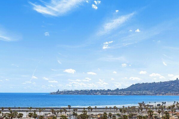 In Strandnähe, Liegestühle, Strandtücher