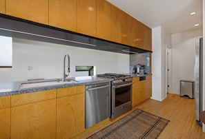 Refrigerador, microondas, horno, placa de cocina