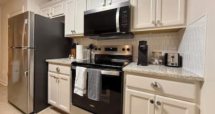 Cozy, Upscale 2-bedroom Condo in Downtown Auburn!!