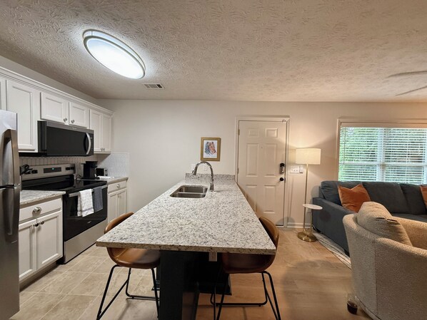 Private kitchen - Cozy, Upscale 2-bedroom Condo in Downtown Auburn!! (Auburn)