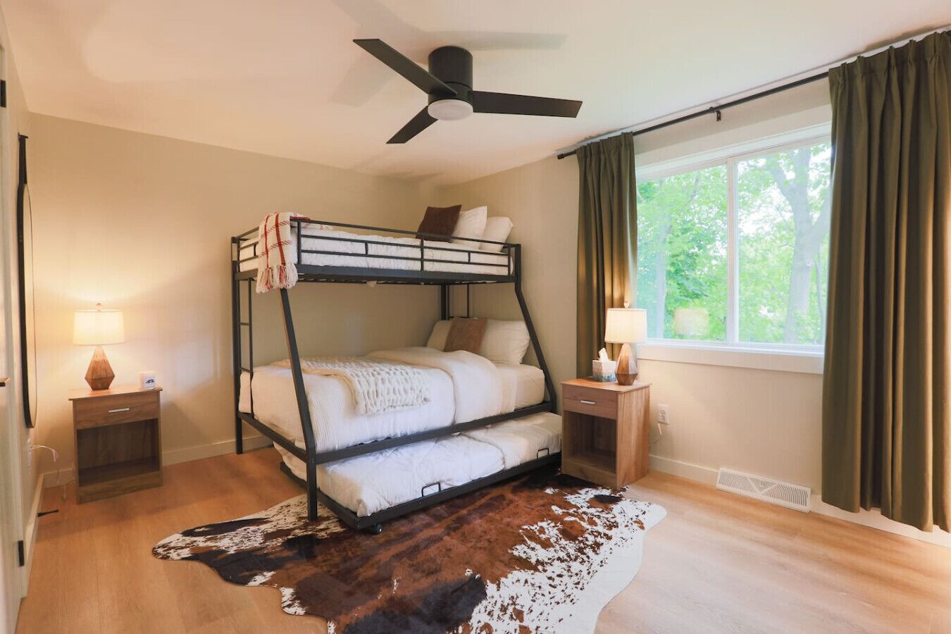 2 多间卧室、熨斗/熨衣板、免费 WiFi、床单