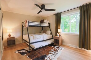 2 slaapkamers, een strijkplank/strijkijzer, gratis wifi, beddengoed