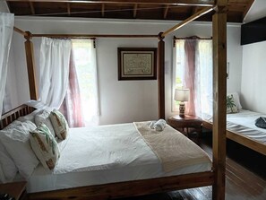 Habitación triple estándar, aire acondicionado, vista al jardín | Wifi gratis, ropa de cama y acceso para silla de ruedas 