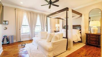 4 bedrooms, iron/ironing board, WiFi, bed sheets