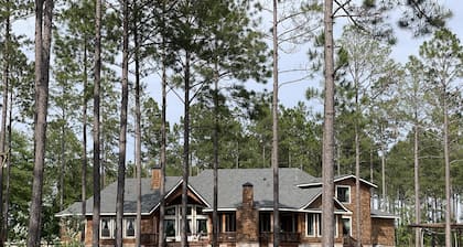 Orchard Pines - 4 Bed, 3.5 Bath Private Thomasville Retreat on Pond