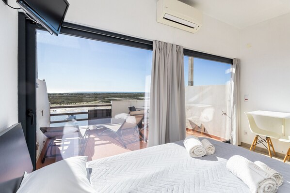 1 habitación, tabla de planchar con plancha, wifi gratis y ropa de cama 