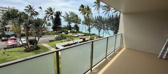 Tranquil 1-bedroom condo on a sandy beach in Hauula