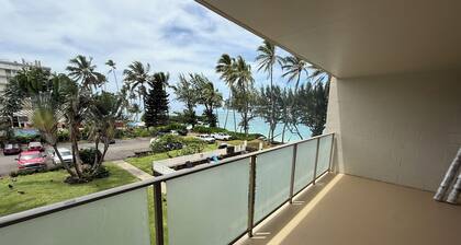 Tranquil 1-bedroom condo on a sandy beach in Hauula