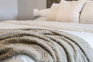 4 chambres, fer et planche à repasser, Wi-Fi, draps fournis