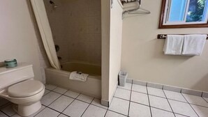 Bathroom - Riverside Motel (Vancouver)