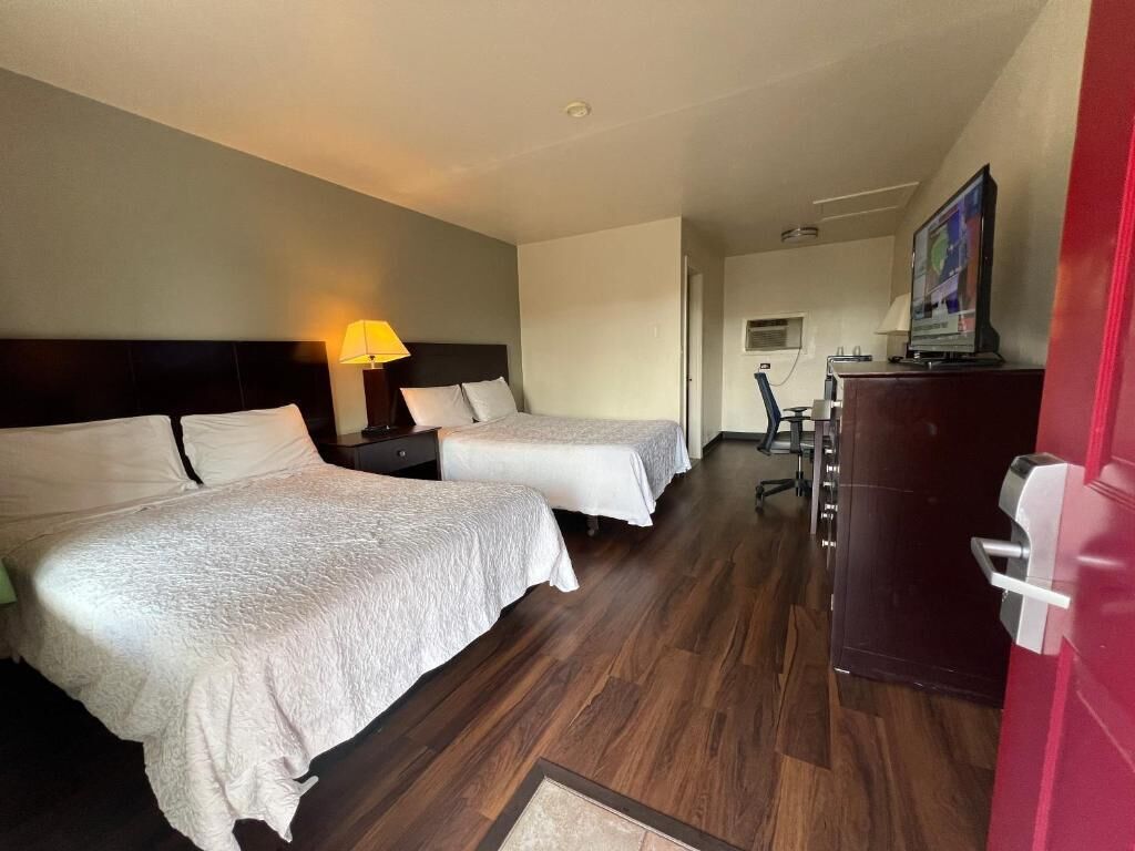 Standard Room, 2 Double Beds, Non Smoking | Desk, free WiFi