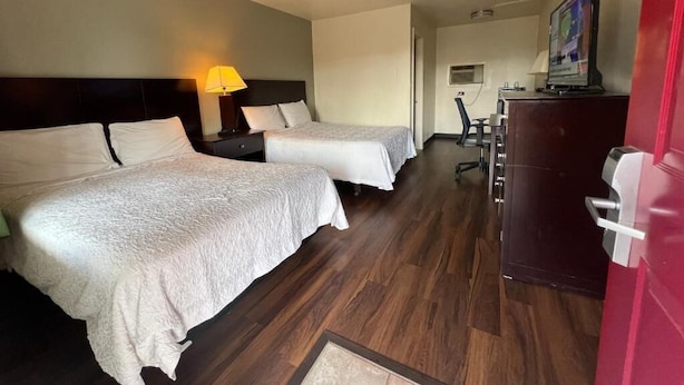 Standard Room, 2 Double Beds, Non Smoking - Riverside Motel (Vancouver)