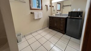 Interior - Riverside Motel (Vancouver)
