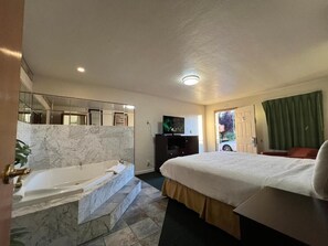 Desk, free WiFi - Riverside Motel (Vancouver)