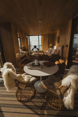 Cabane Luxe, vue lac | Coin séjour