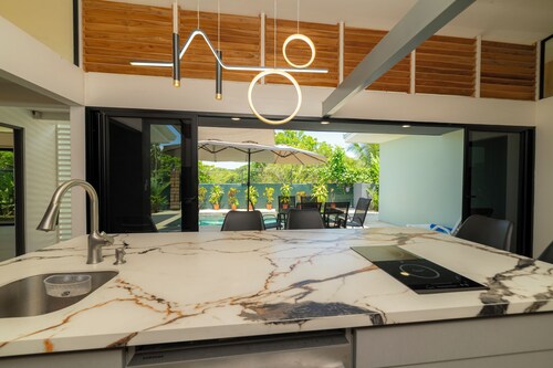 Charming 2-bedroom villa with AC, pool near Santa Teresa Beach