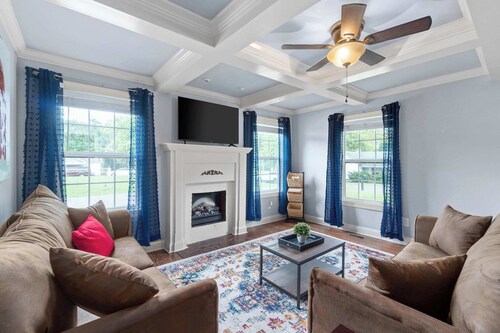 Huge Yard & Patio, Near Downtown - Sage Cottage