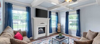 Huge Yard & Patio, Near Downtown - Sage Cottage