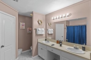 淋浴设施、吹风机、毛巾