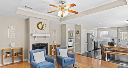 10 Mins to Tiger Stadium! South Burbank Bungalow