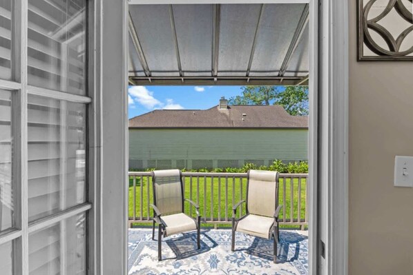 Terrace/patio - 10 Mins to Tiger Stadium! South Burbank Bungalow (Baton Rouge)