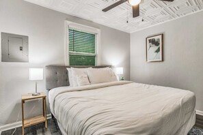 2 bedrooms, iron/ironing board, WiFi, bed sheets