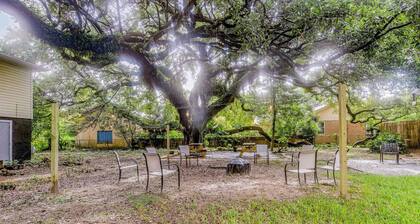 Mins to Downtown! Carriage House - Pensacola Pearl