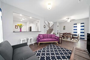 Televisión y oficina 