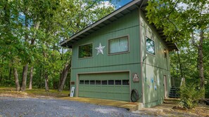 Exterior - Mountain Treehouse - Magpie Nest (Mentone)
