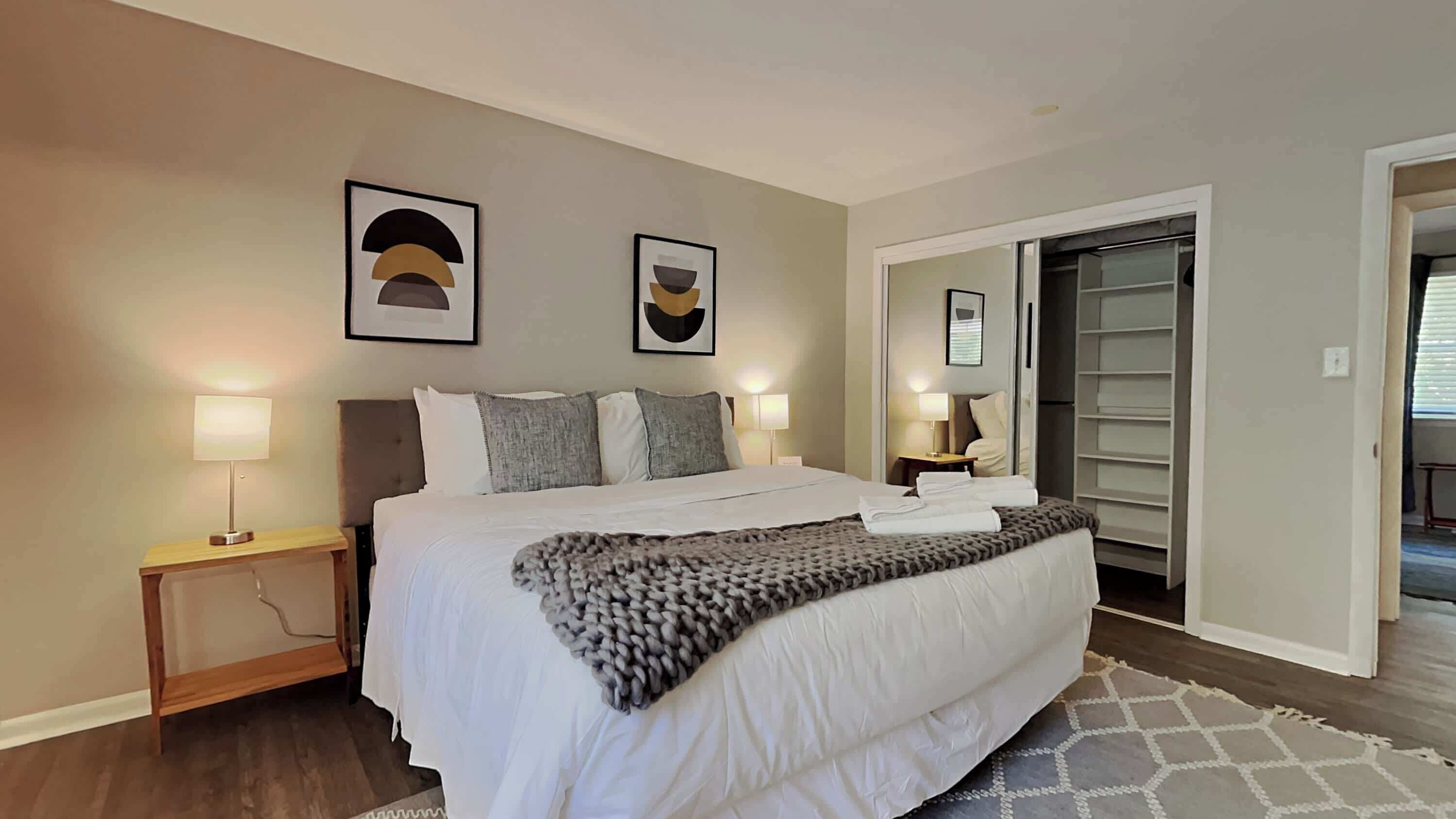 4 bedrooms, iron/ironing board, WiFi, bed sheets