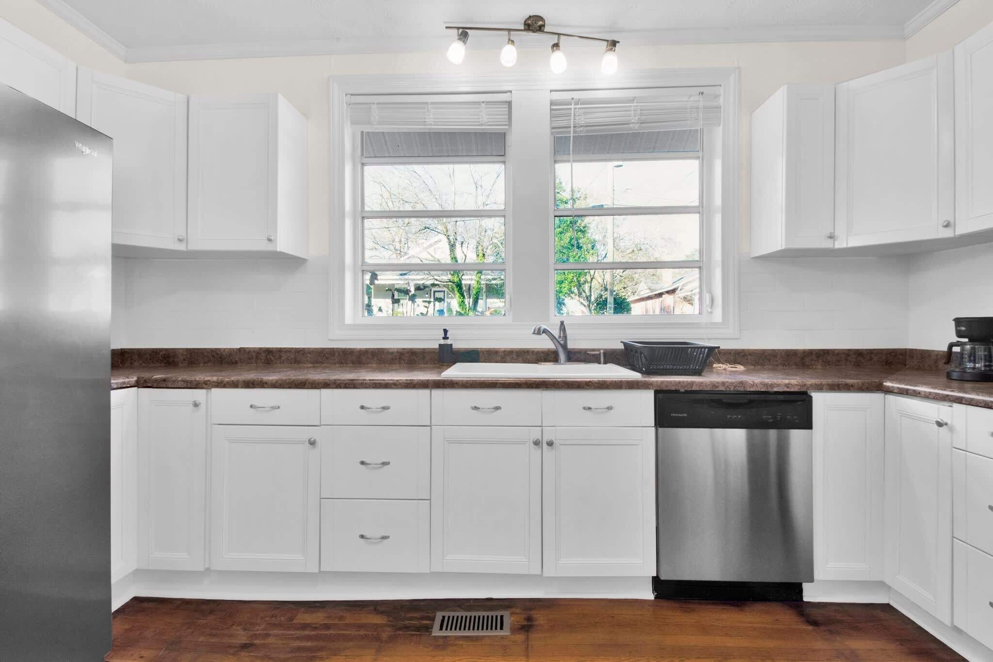 ثلاجة، ميكروويف، فرن، موقد طهي مسطح