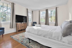 4 bedrooms, iron/ironing board, WiFi, bed sheets