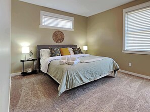 4 sovrum, skrivbord, strykjärn/strykbräda och wi-fi