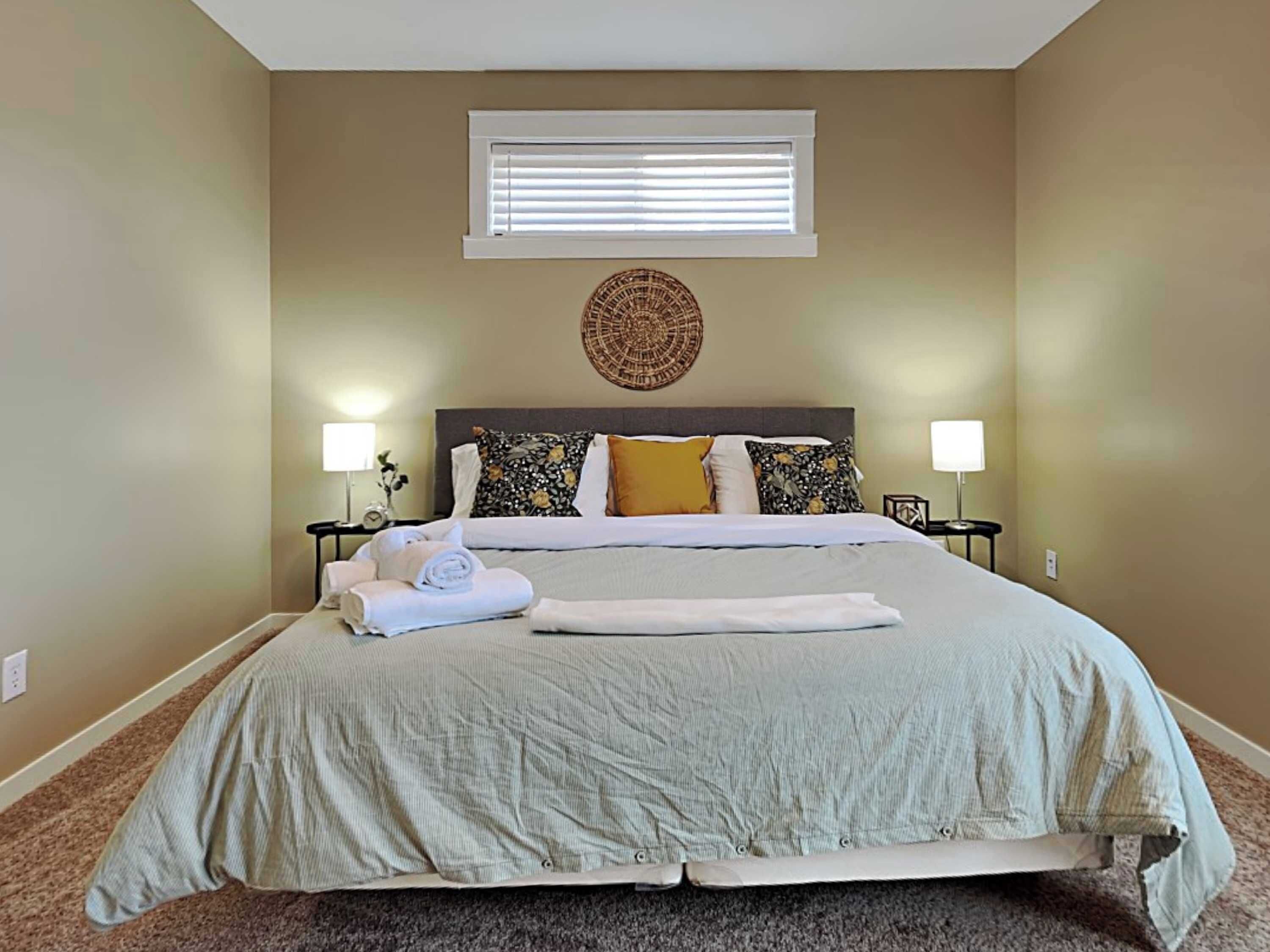 4 bedrooms, desk, iron/ironing board, WiFi