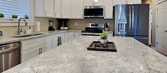 Mins to Downtown & Raceway! Rookwood Retreat 1 & 2