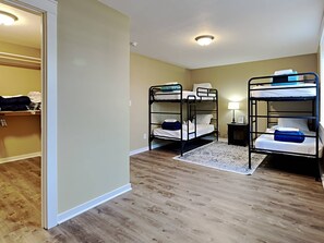 7 bedrooms, desk, iron/ironing board, WiFi