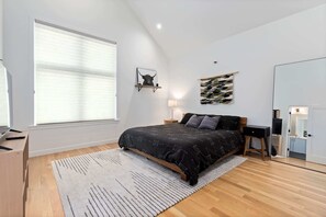 4 bedrooms, WiFi, bed sheets - Modern Amenities, Downtown - Raleigh Craftsman (Raleigh)