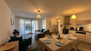 Living area - Charming T3 in Arcachon with terrace and secure parking (Arcachon)