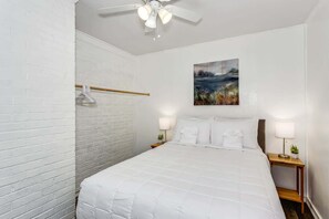 5 chambres, fer et planche à repasser, Wi-Fi, draps fournis