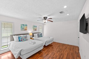 3 bedrooms, desk, iron/ironing board, WiFi