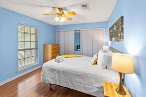 3 Schlafzimmer, Schreibtisch, Bügeleisen/Bügelbrett, WLAN