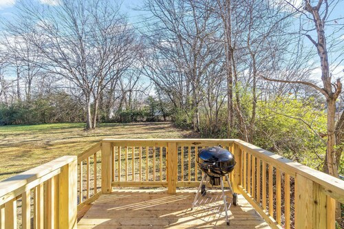 1-Mile to Downtown Clarksville! Queen-City Charmer