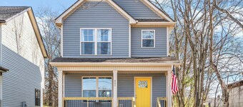 1-Mile to Downtown Clarksville! Queen-City Charmer