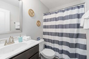 Een douche, een haardroger, handdoeken