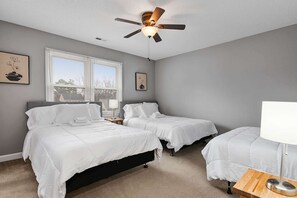 3 bedrooms, iron/ironing board, WiFi, bed sheets