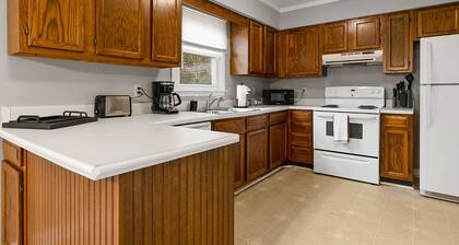 Near Parks, Trails, & Downtown! Raleigh Retreat